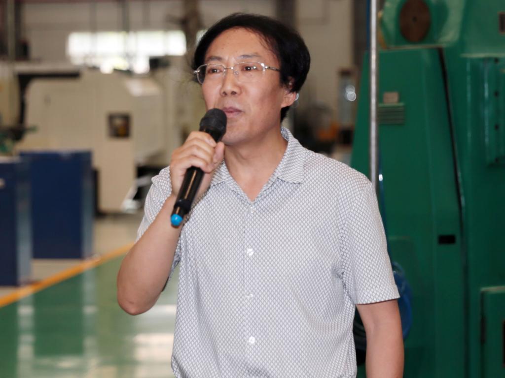 5.陕西工院党委副书记王天哲主持仪式