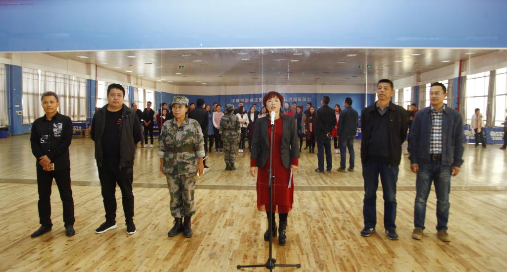 领导致辞与委员见面