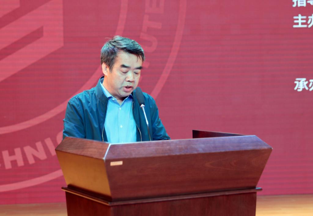 5.中华全国总工会宣教部副部长王舟波主持活动