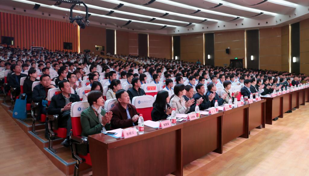 6.我省高职院校的1300余名师生参加活动